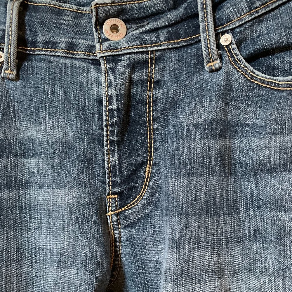 WOMAN LEVI'S